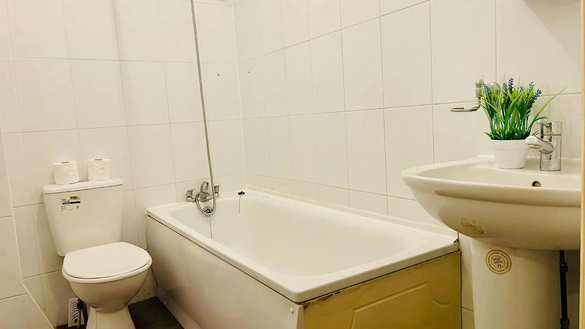 Ensuite Family Room In Stratford London United Kingdom