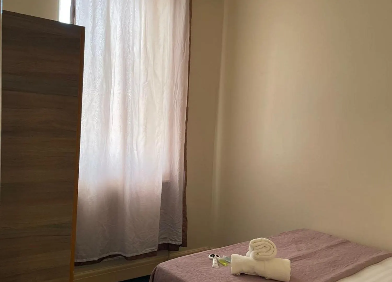 Ensuite Family Room In Stratford London 0*,